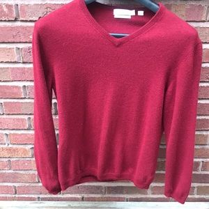 Calvin Klein Burgundy V neck sweater. L